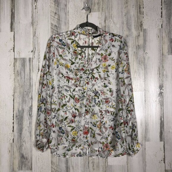 Belle Vere Tops - Belle Vere Womens Floral V neck Top Size M